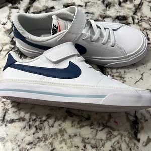 Brand new Nike court legacy